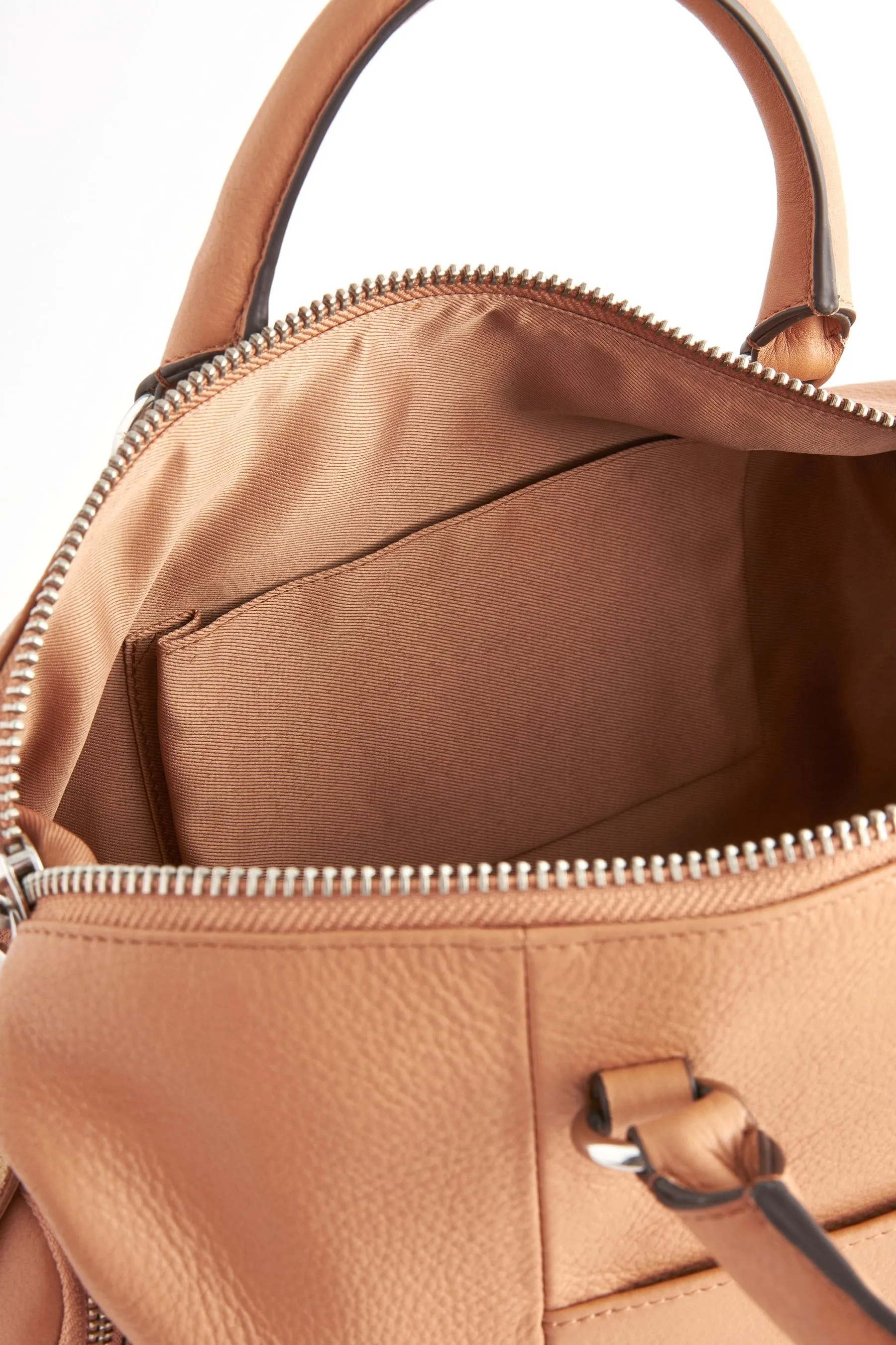 Marrone chiaro   - Borsa a mano in pelle con tasca e zip